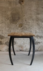 table en bois et métal                      