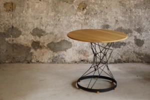 table en bois et métal                   