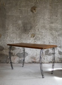 table en bois et métal                   
